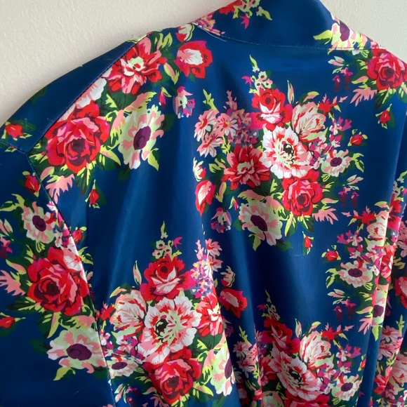 Colorful Floral Robe with Tie Satin Like Material - Picture 9 of 13